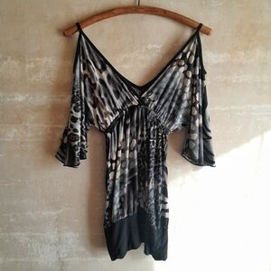 336a. gray & black vintage animal print cold shoulder y2k top, S